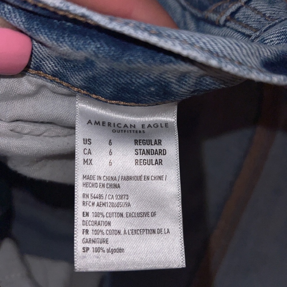 American Eagle Outfitter’s Mom Jeans high rise - Picture 5 of 8